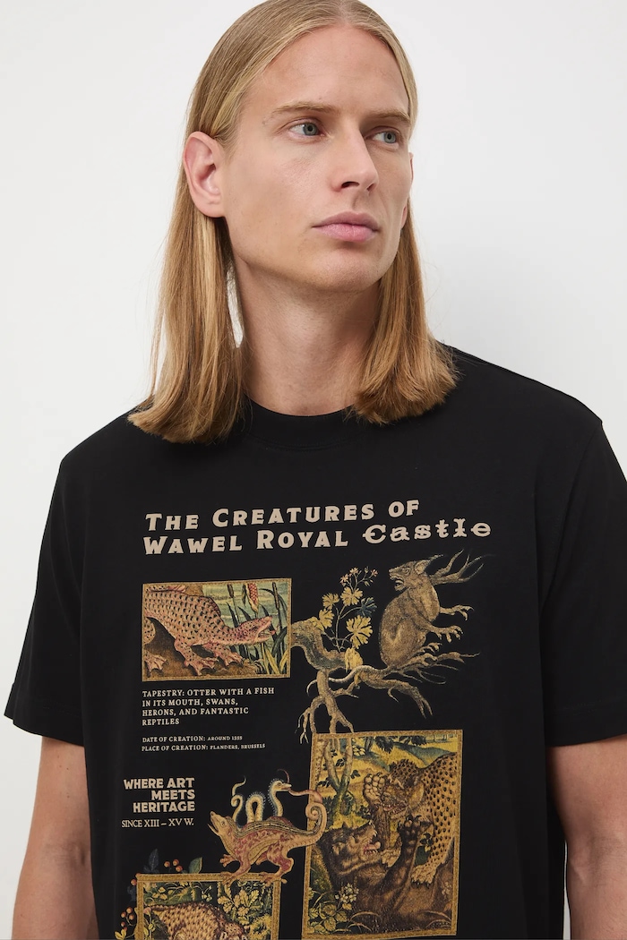 T-shirt bawełniany męski z kolekcji Zamek Królewski na Wawelu x Medicine okrągły czarny RW25-TSM857
