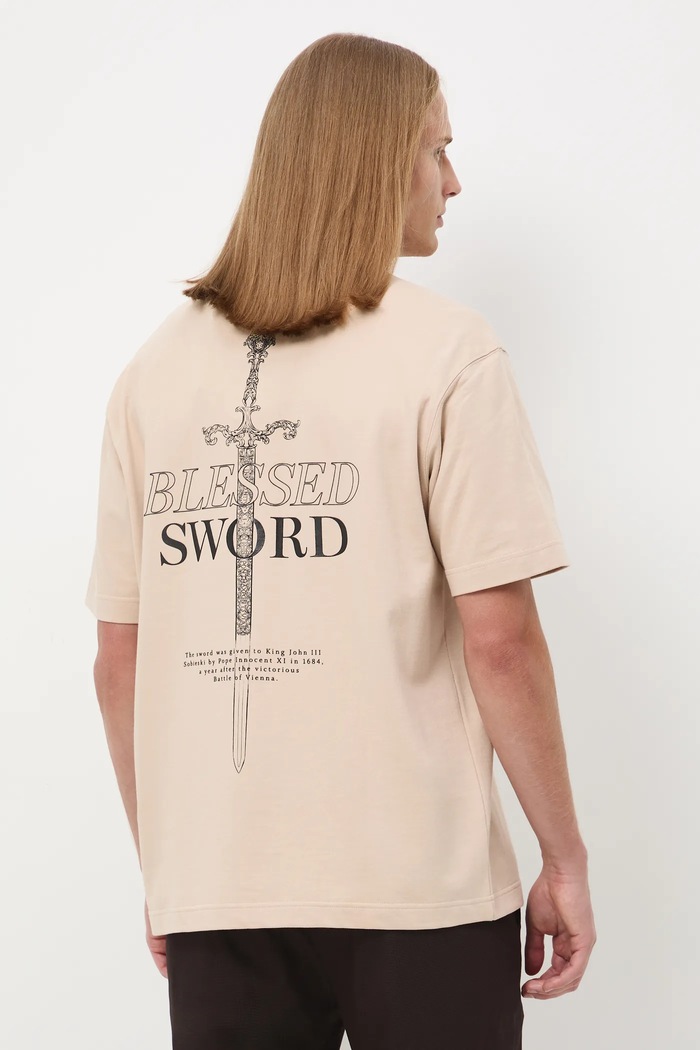 T-shirt bawełniany męski z kolekcji Zamek Królewski na Wawelu x Medicine okrągły beżowy RW25-TSM861