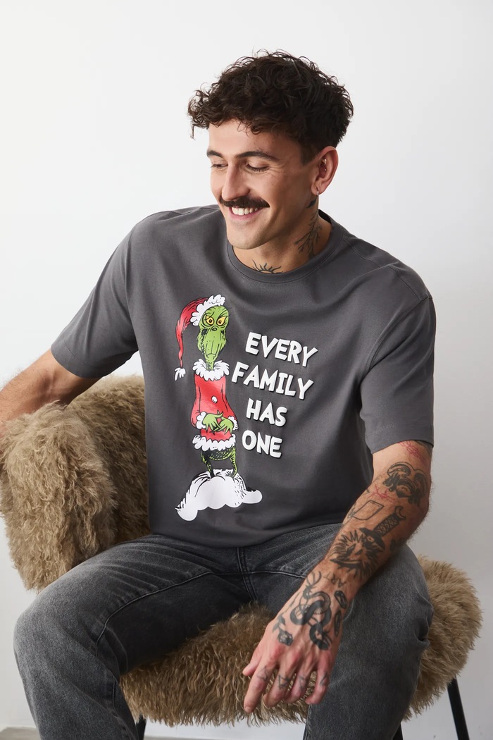 Bavlněné tričko pánské Grinch relaxed šedá RW25-TSMA70