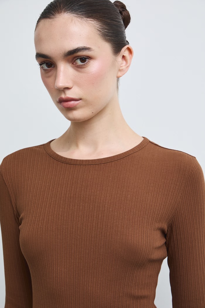 Longsleeve damski bawełniany z elastanem gładki brązowy RW26-BUD031