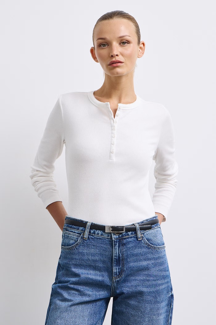 Longsleeve damski bawełniany z elastanem w prążki beżowy RW26-BUD053