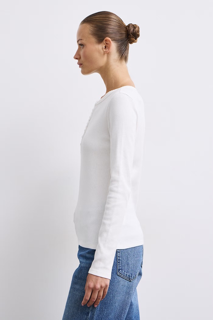 Longsleeve damski bawełniany z elastanem w prążki RW26-BUD053 beżowy