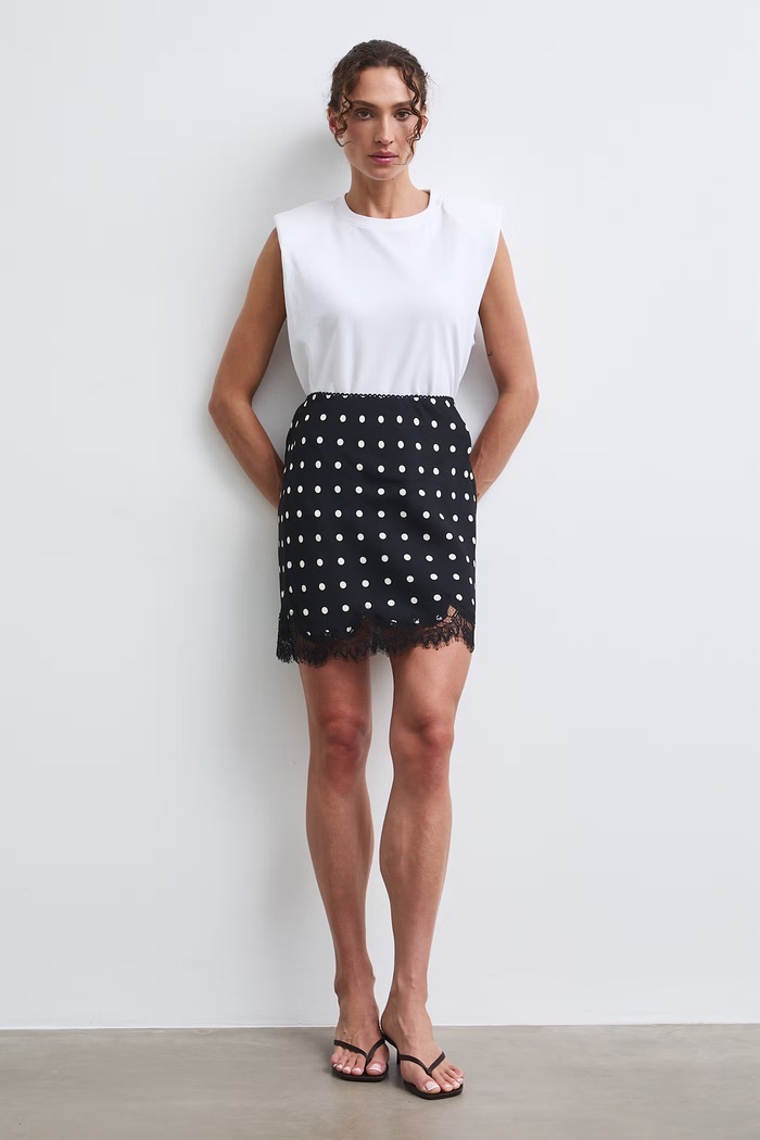 Spódnica z wiskozy z koronką w groszki czarny RW26-SDD192