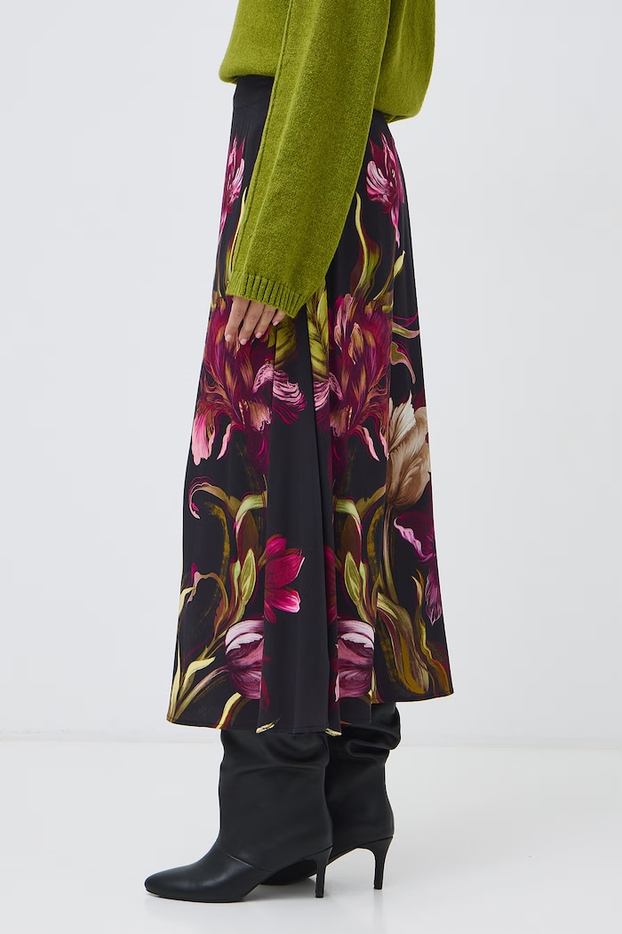 Spódnica rozkloszowana z wiskozy maxi w kwiaty RW26-SDD500 czarny