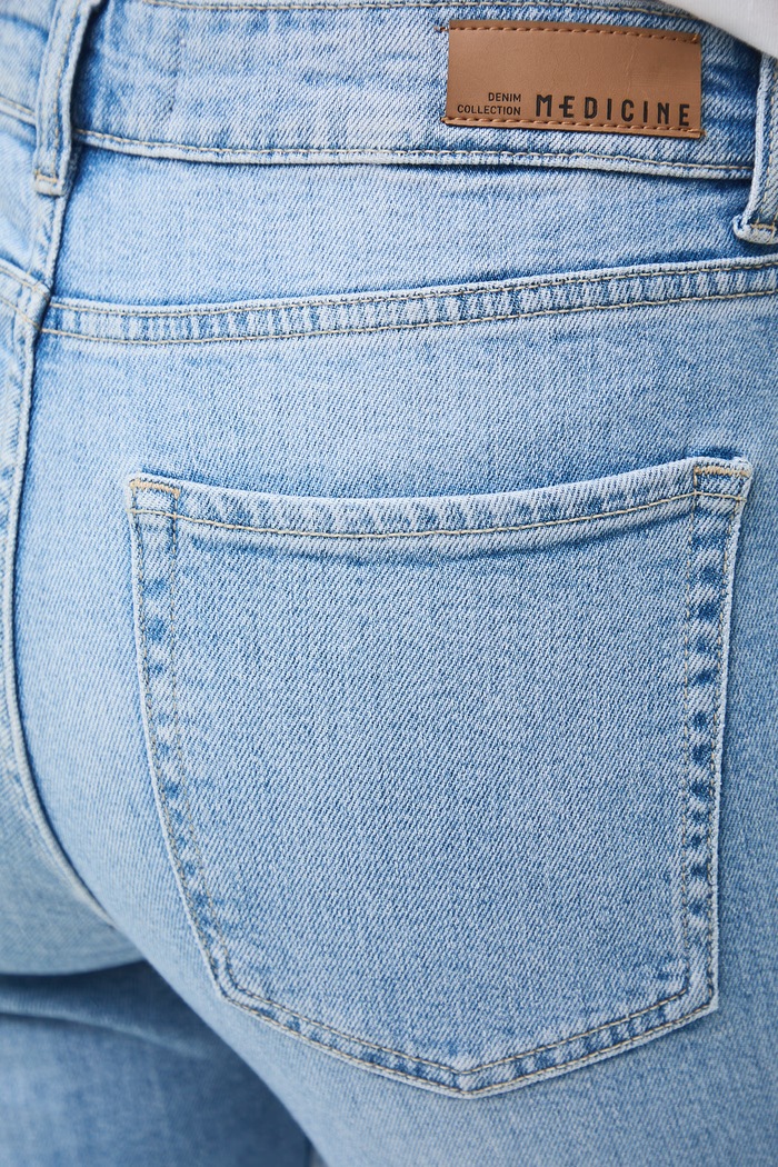 Jeansy flare damskie z efektem sprania niebieski RW26-SJD104