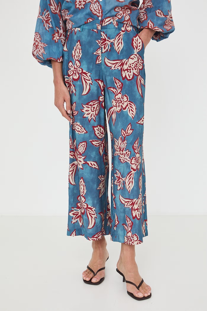 Spodnie culottes damskie z wiskozą z motywem roślinnym RW26-SPD011 niebieski RW26