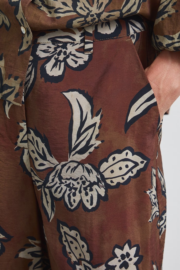 Spodnie culottes damskie z wiskozą z motywem roślinnym brązowy RW26-SPD011