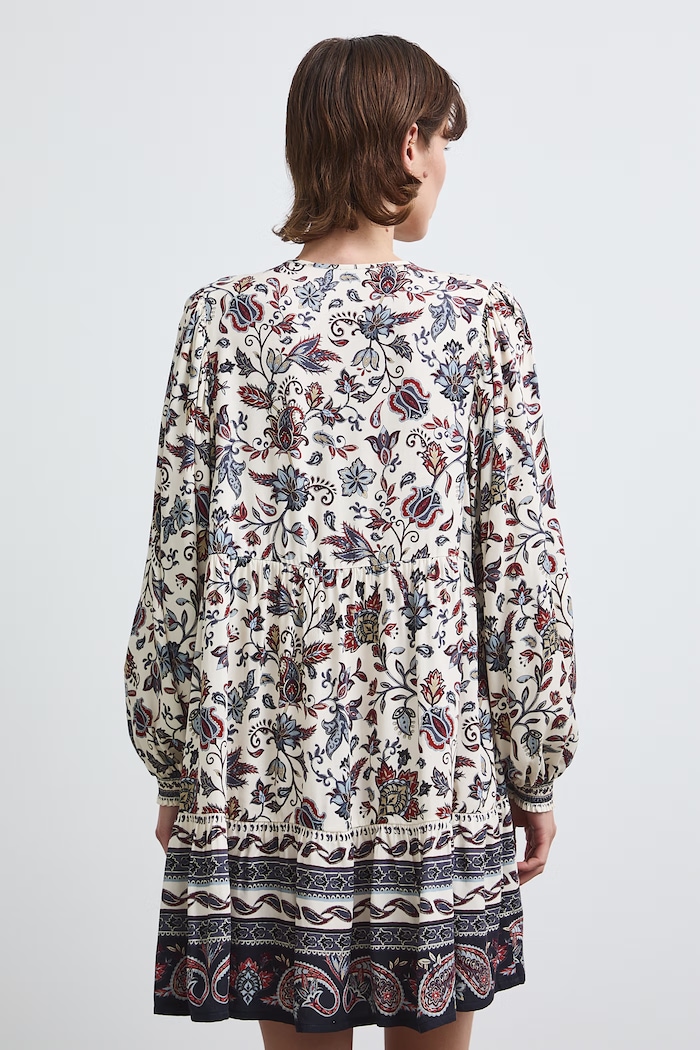 Odzież Sukienka z wiskozy z motywem roślinnym RW26-SUD305 multicolor