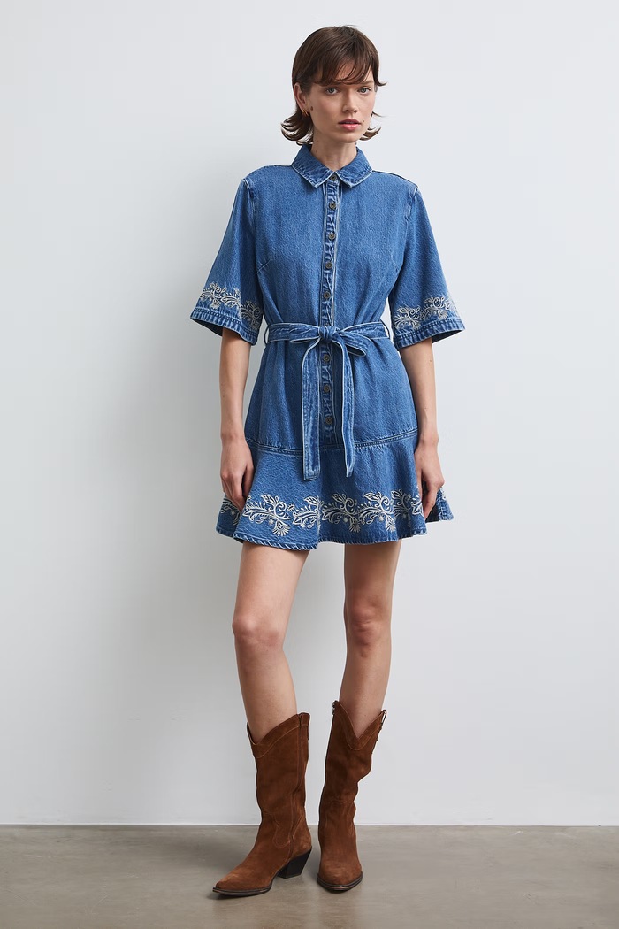 Sukienka rozkloszowana jeansowa z haftami RW26-SUD308 niebieski RW26