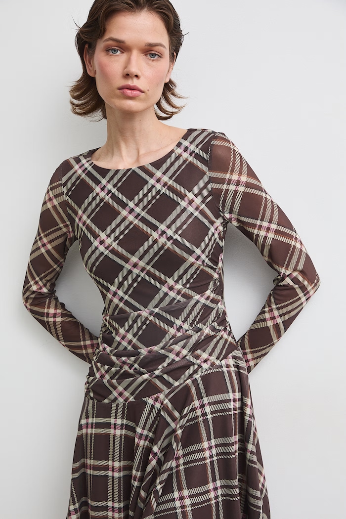Sukienka asymetryczna midi w kratkę multicolor RW26-SUD402
