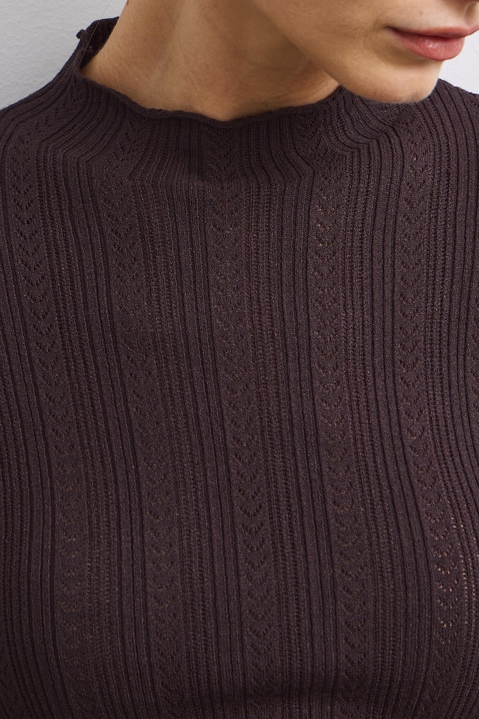 Sweter damski z wiskozą ażurowy brązowy RW26-SWD050
