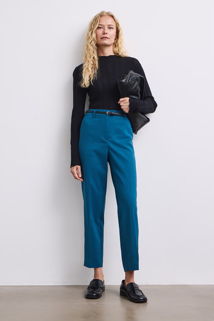 Sweter damski z wiskozą ażurowy czarny RW26-SWD050