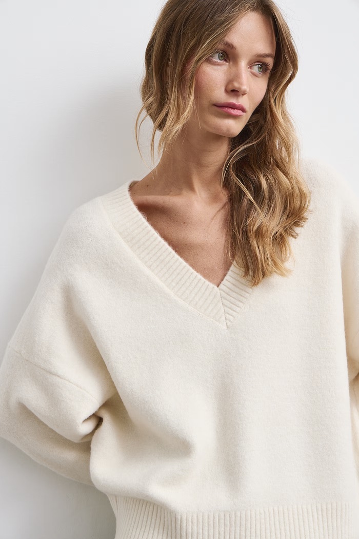 Sweter damski z dodatkiem wełny Medicine beżowy RW26-SWD063