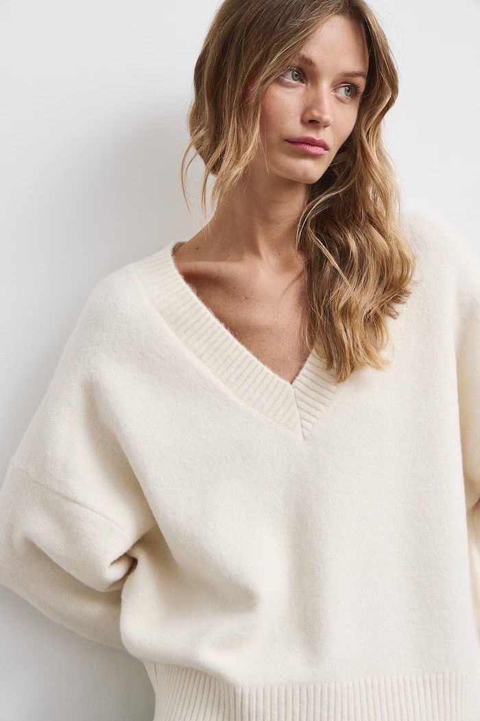 Sweter damski z dodatkiem wełny Medicine beżowy RW26-SWD063