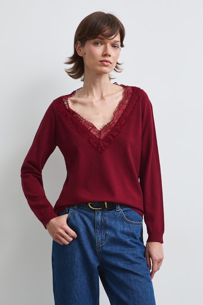 Sweter damski z wiskozą z koronką bordowy RW26-SWD309