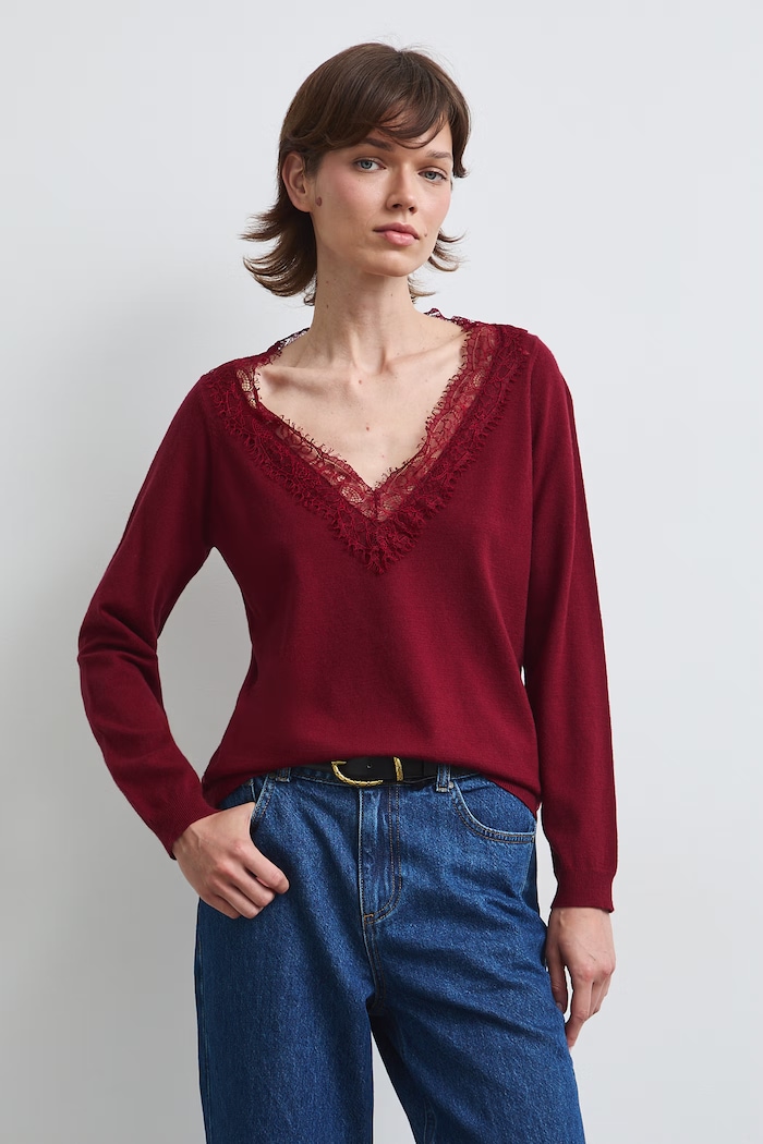 Sweter damski z wiskozą z koronką bordowy RW26-SWD309