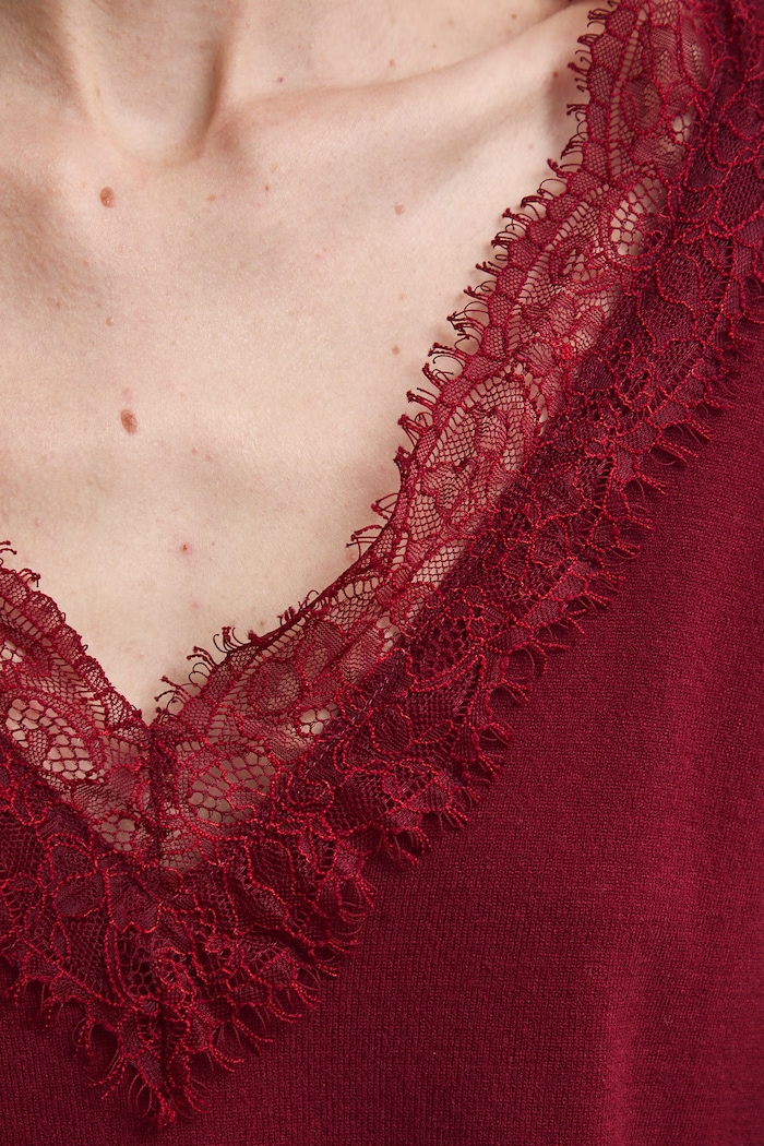 Sweter damski z wiskozą z koronką RW26-SWD309 bordowy