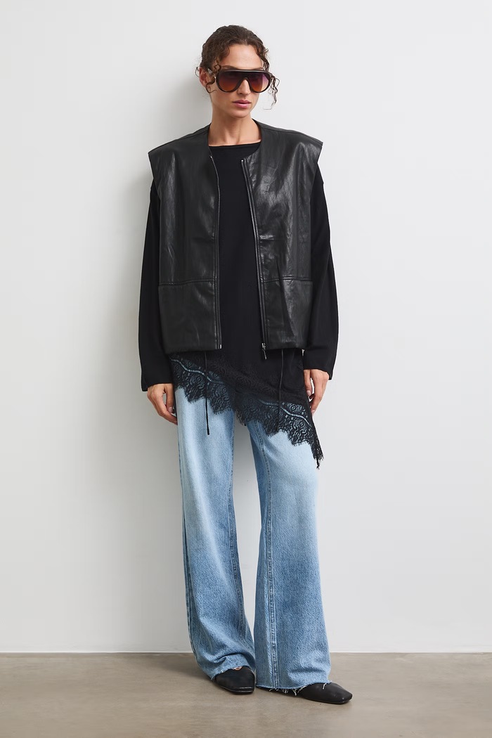 Sweter damski z wiskozą z koronką RW26-SWD310 czarny RW26
