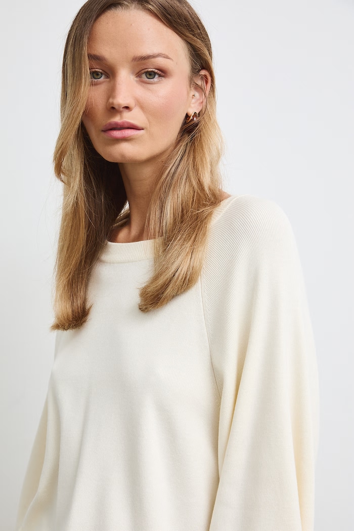Sweter damski z wiskozą Medicine RW26-SWD400 beżowy