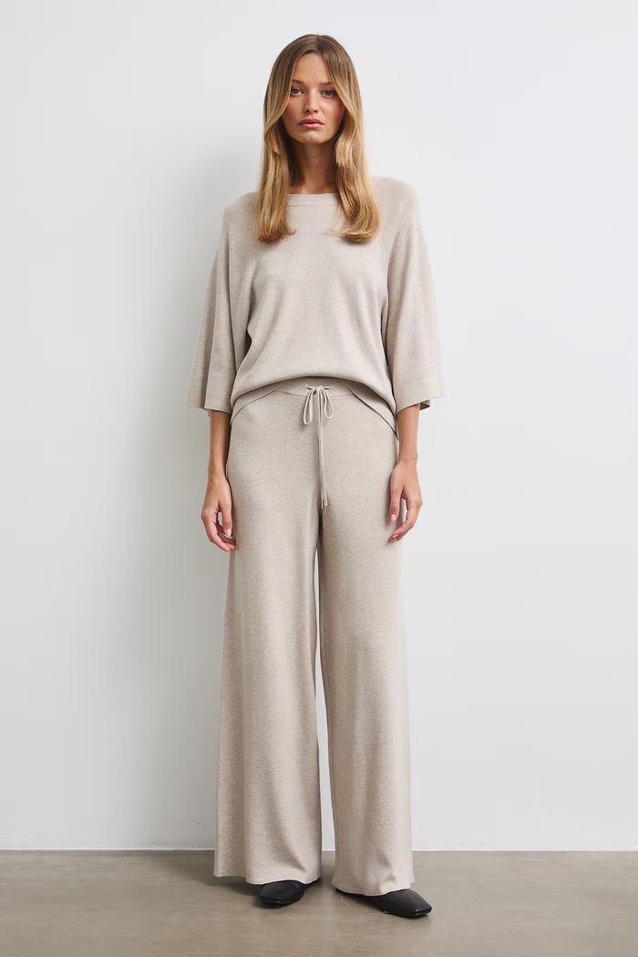 Medicine Sweter damski z wiskozą RW26-SWD400 beżowy RW26
