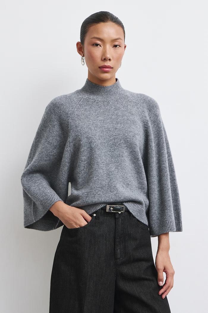 Medicine Sweter damski z wełny merino szary RW26-SWD823