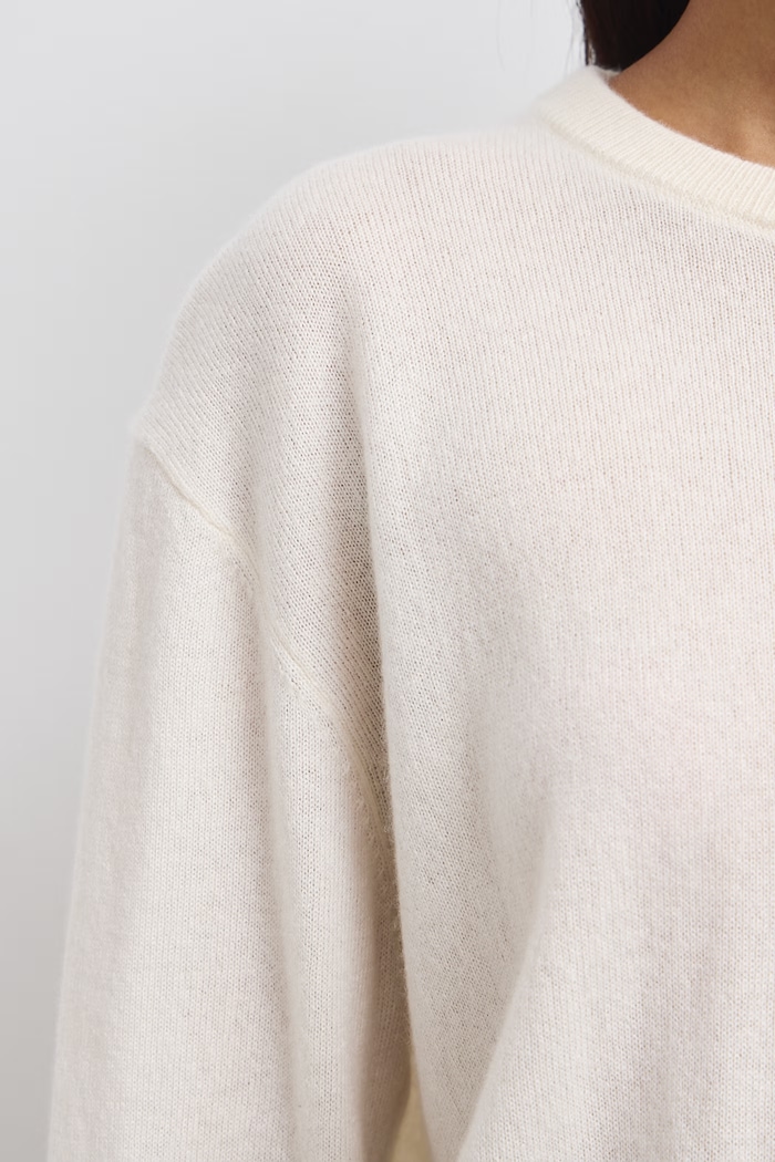 Sweter damski kaszmirowy Medicine RW26-SWD830 beżowy