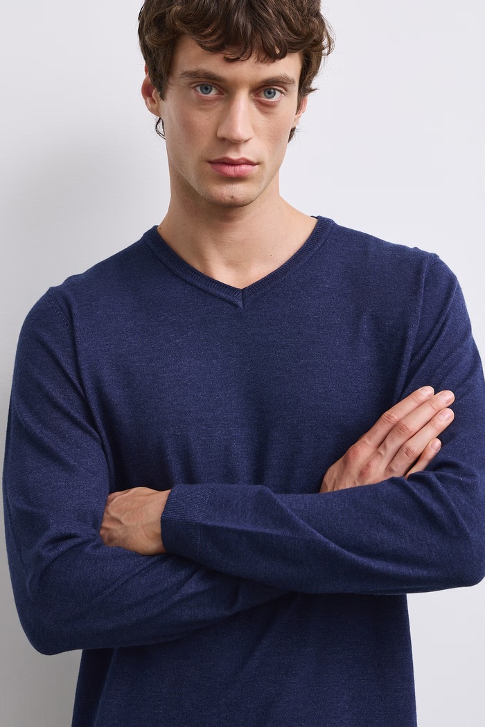 Sweter męski z dodatkiem wełny Medicine granatowy RW26-SWM062