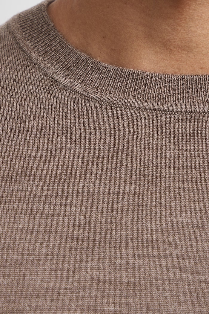 Sweter męski z wełny merino melanżowy RW26-SWMA11 brązowy