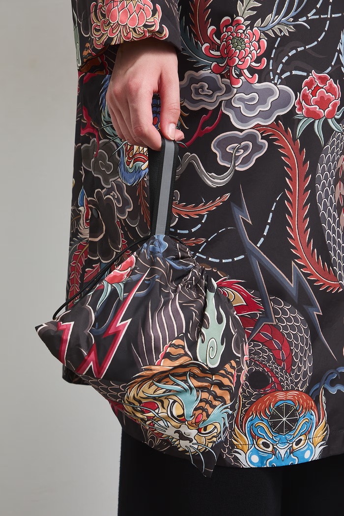 Płaszcz przeciwdeszczowy z kolekcji Mythical Creatures RW26-SYD250