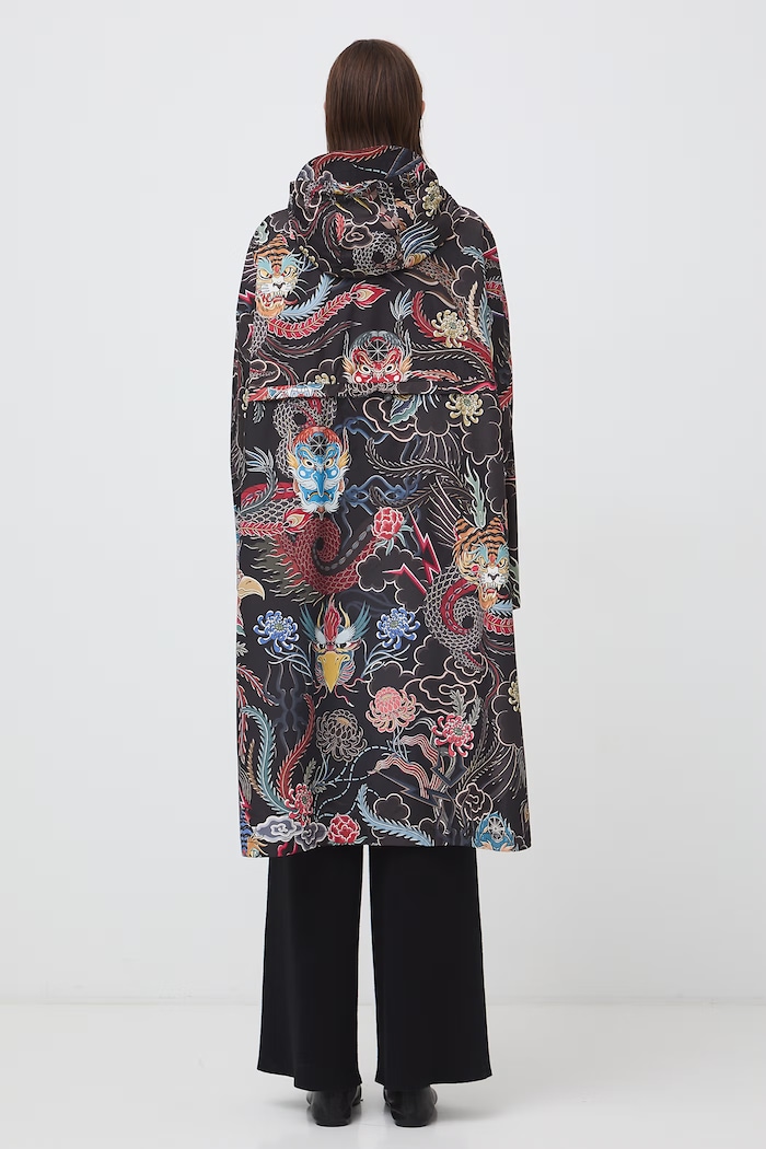 Płaszcz przeciwdeszczowy z kolekcji Mythical Creatures czarny RW26-SYD250