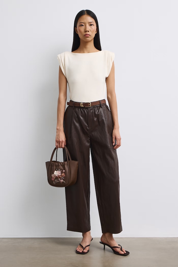 Torebka crossbody damska z imitacji skóry z haftami brązowy RW26-TOD204