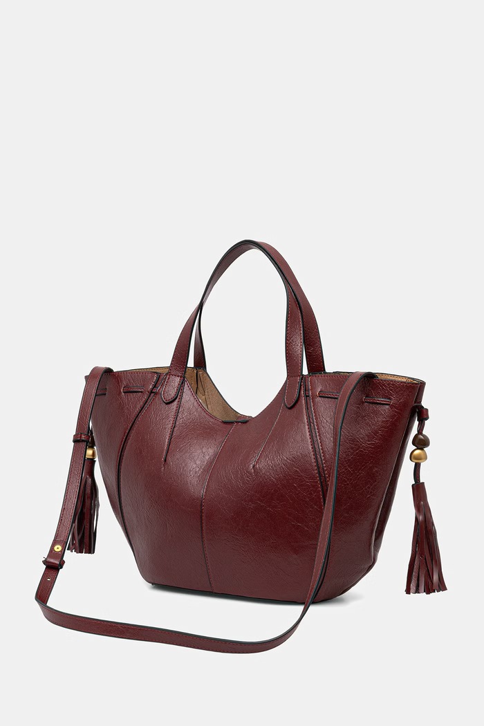 Kabelka typu shopper dámska z imitácie kože s visiacimi korálkami burgundské RW26-TOD301