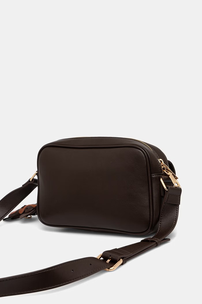 Torebka crossbody damska z imitacji skóry z brelokiem brązowy RW26-TOD403