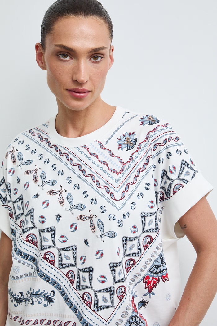 T-shirt damski bawełniany ze wzorem paisley beżowy RW26-TSD302