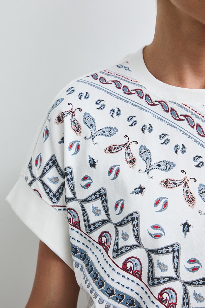 T-shirt damski bawełniany ze wzorem paisley RW26-TSD302 beżowy