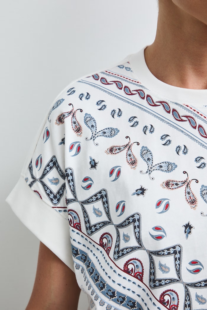 T-shirt damski bawełniany ze wzorem paisley RW26-TSD302 beżowy