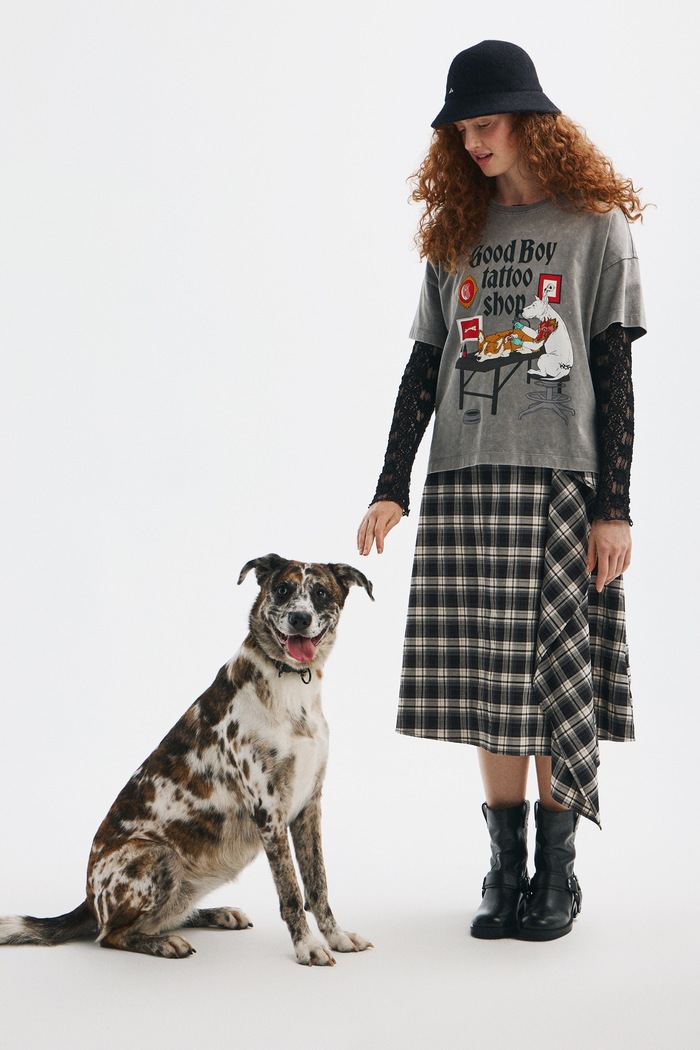 T-shirt damski bawełniany z kolekcji Adela Madej x Medicine szary RW26-TSD409