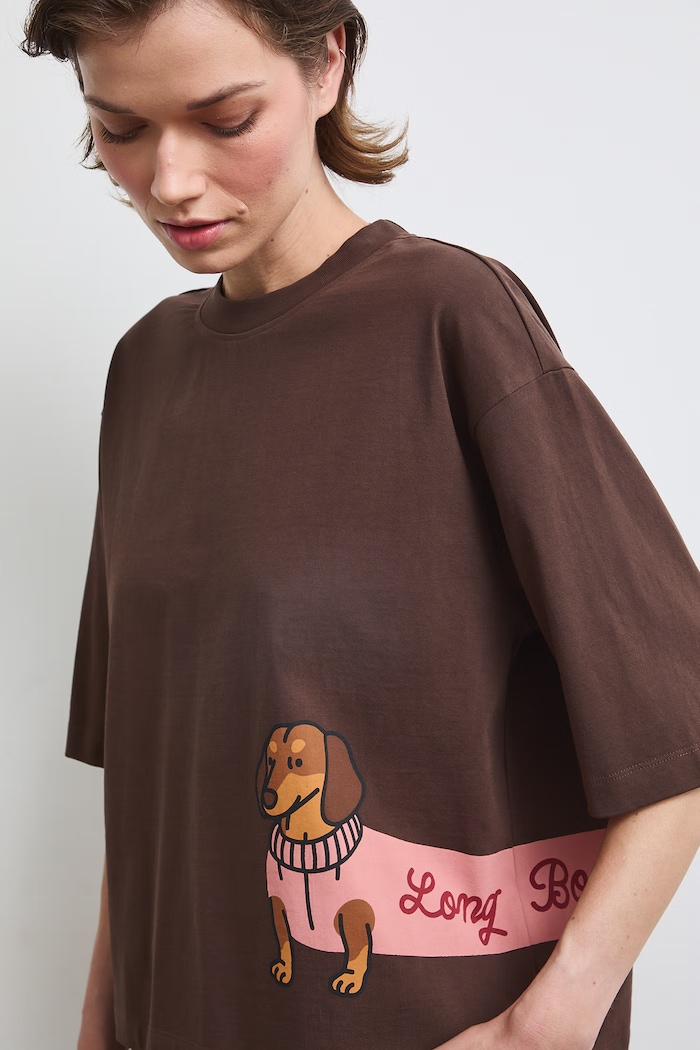 T-shirt damski bawełniany z kolekcji Adela Madej x Medicine brązowy RW26-TSD411