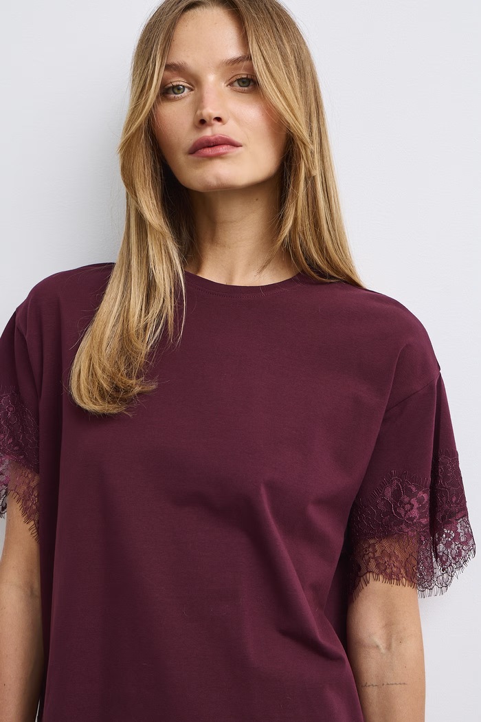 T-shirt damski bawełniany z elastanem z koronką bordowy RW26-TSD507
