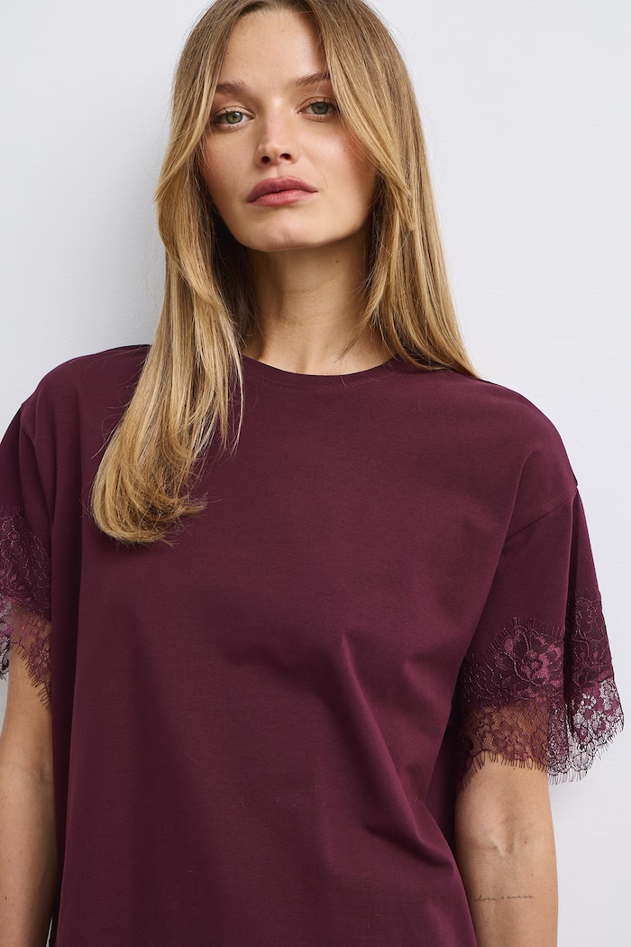 T-shirt damski bawełniany z elastanem z koronką bordowy RW26-TSD507