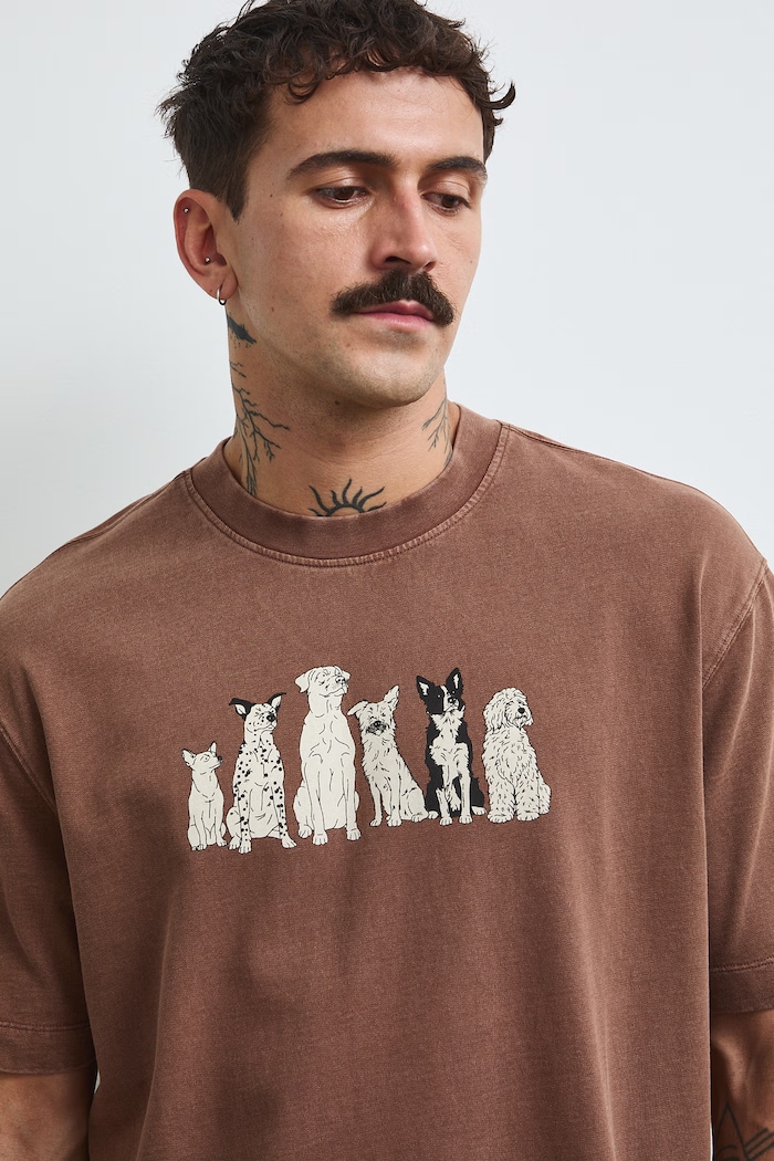 T-shirt męski bawełniany z kolekcji Adela Madej x Medicine brązowy RW26-TSM480