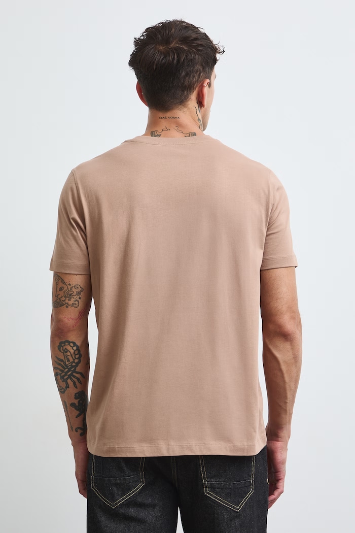 T-shirt męski bawełniany z kolekcji Adela Madej x Medicine RW26-TSM483 beżowy