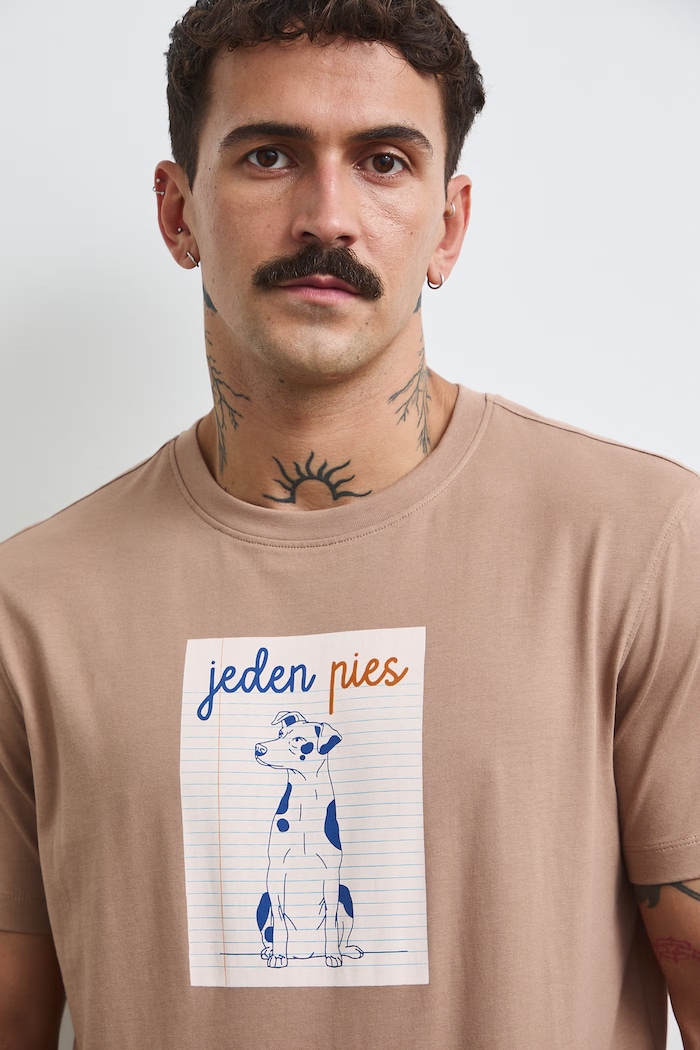 T-shirt męski bawełniany z kolekcji Adela Madej x Medicine beżowy RW26-TSM483