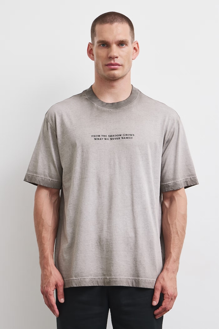 T-shirt męski bawełniany z kolekcji Wiesław Wałkuski x Medicine RW26-TSM758 szary