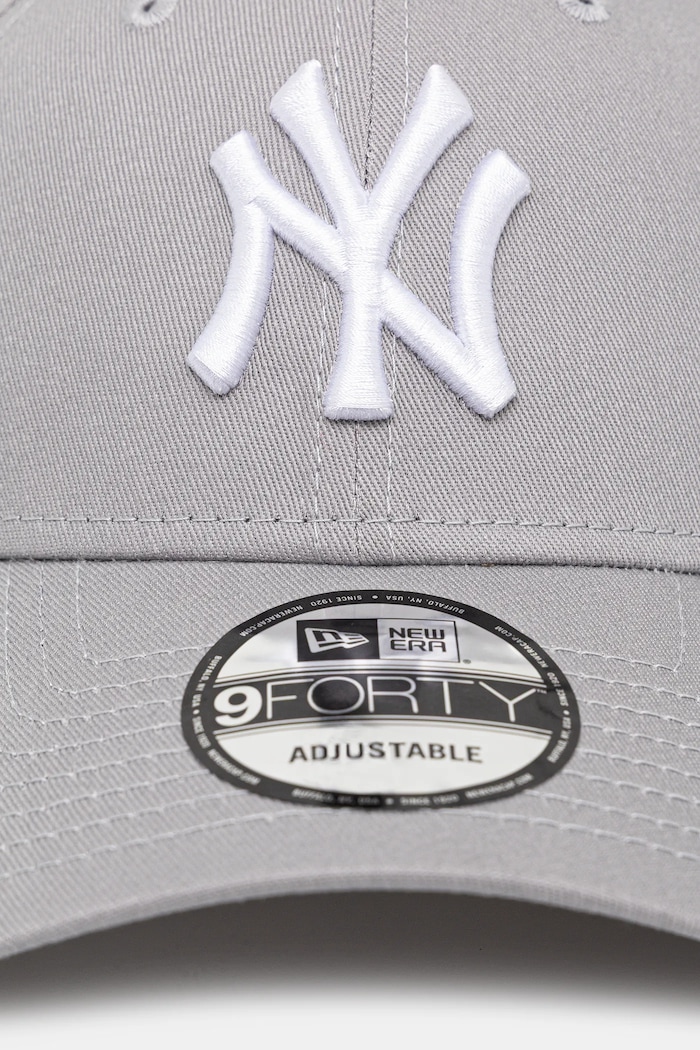 New Era - Čiapka League Yankees LEAGUE ESSENTIAL 9FORTY® 10531940.940.LEAGUE.BA sivá SS18