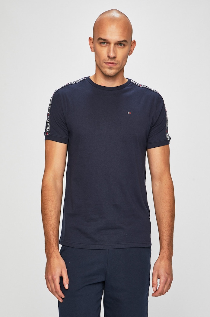 Tommy Hilfiger t-shirt Okrogel mornarsko modra UM0UM00562