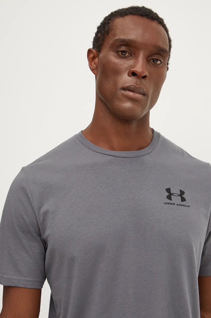 Тениска Under Armour SPORTSTYLE LEFT CHEST стандартна сив 1326799.