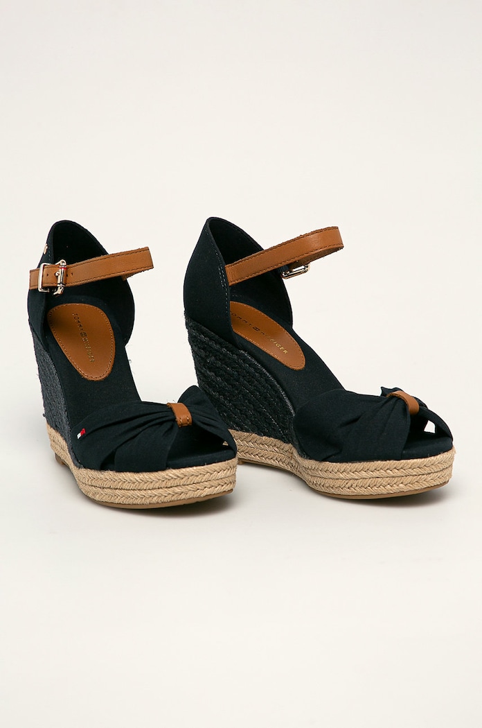 Sandále Tommy Hilfiger BASIC OPENED TOE HIGH WEDGE FW0FW04784 tmavomodrá SS24