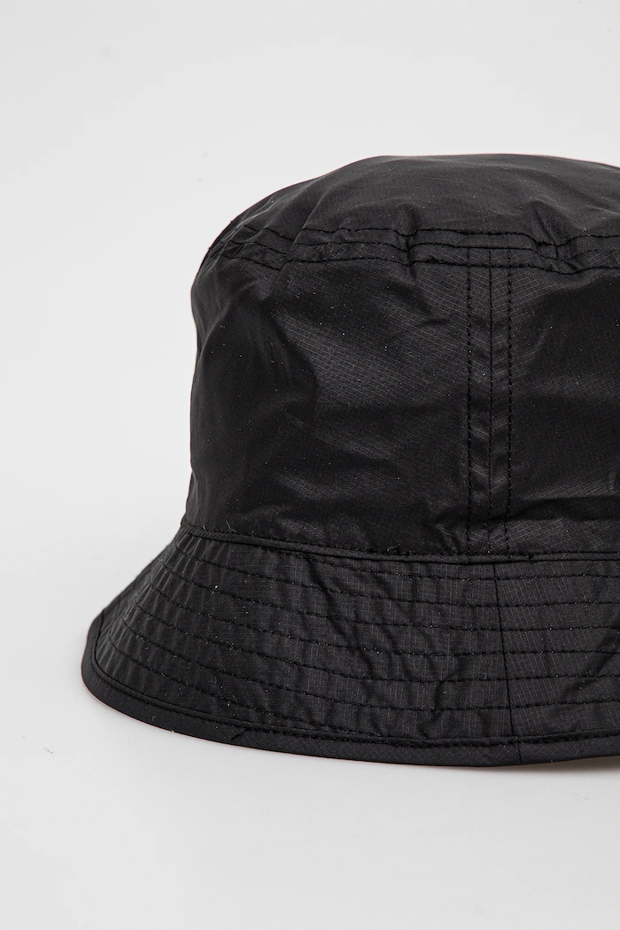 The North Face Kapelusz dwustronny SUN STASH HAT czarny NF00CGZ0KY41