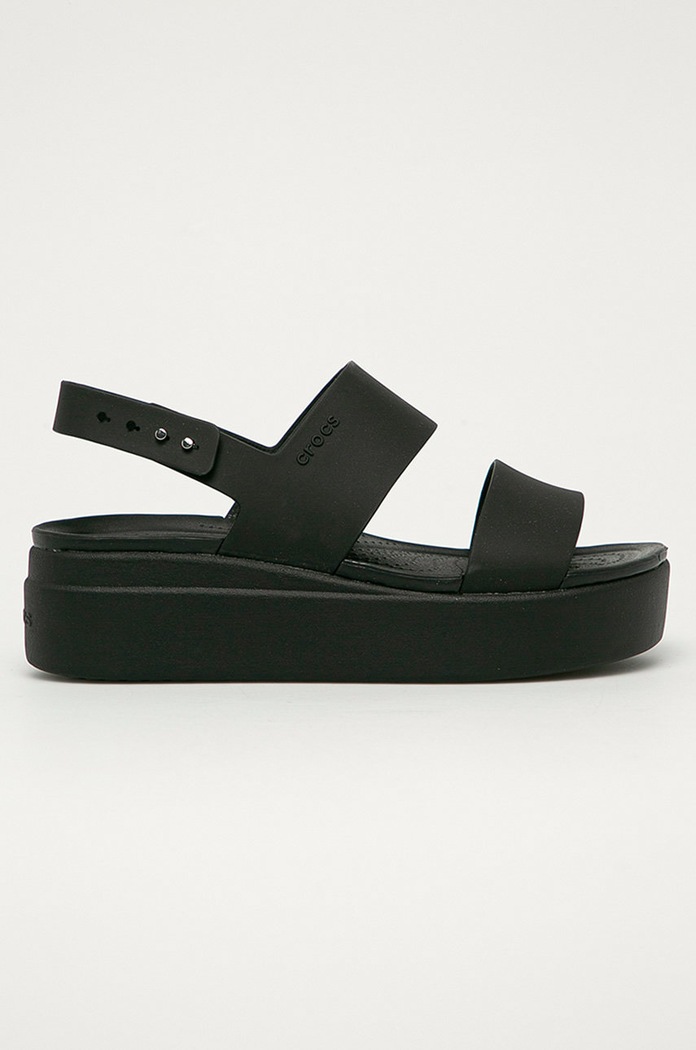 Σανδάλια Crocs Crocs Brooklyn Low Wedge W Brooklyn Low Wedge ίσια πλατφόρμα μαύρο KLYN.LOW.WEDGE.W.206453
